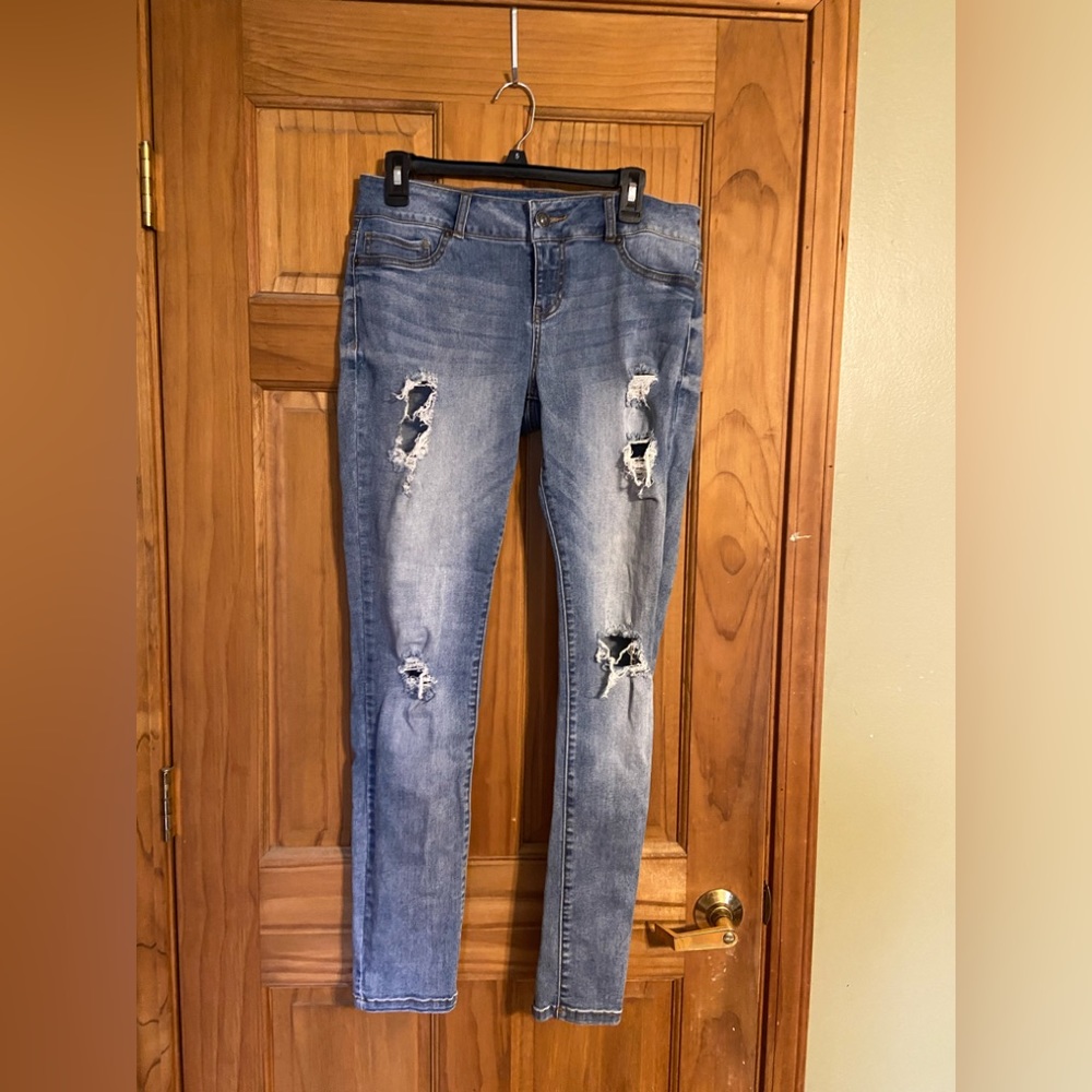 Distressed Maurices Jeans size large